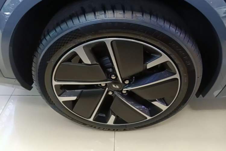 Used Li Auto L8 2025 Ultra Smart Refreshed Edition Right Rear Wheel Hub