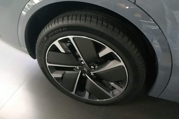 Used Li Auto L8 2025 Ultra Smart Refreshed Edition Right Rear Wheel Hub