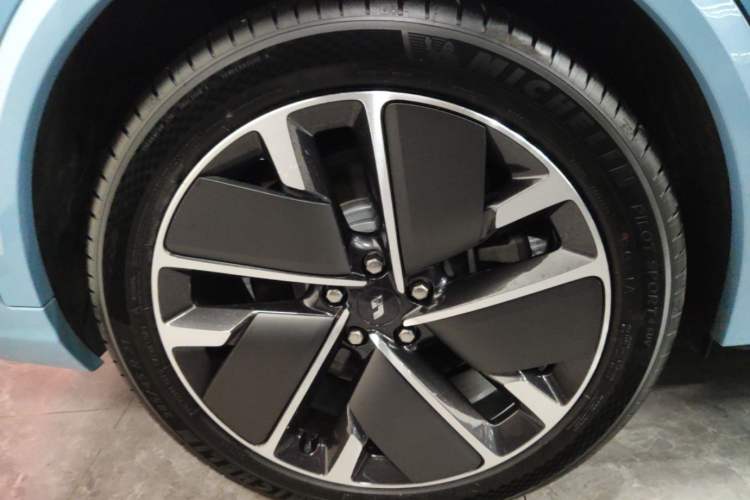 Used Li Auto L8 2025 Max Smart Refresh Edition Right Rear Wheel Hub