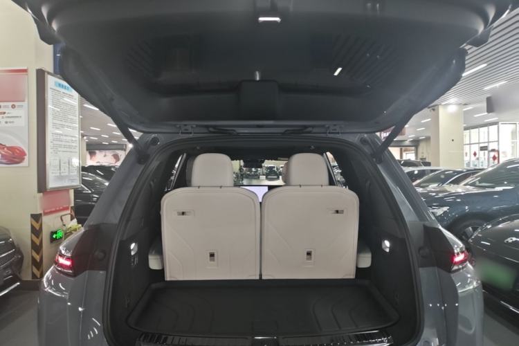 Used Li Auto L8 2025 Max Smart Refresh Edition Trunk