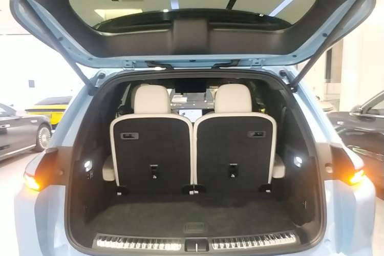 Used Li Auto L8 2025 Ultra Smart Refreshed Edition Trunk