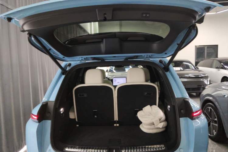 Used Li Auto L8 2025 Max Smart Refresh Edition Trunk
