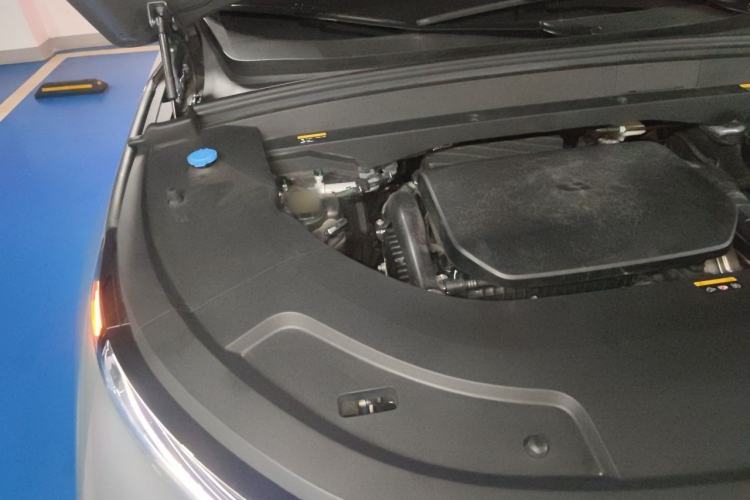 Used Li Auto L8 2025 Ultra Smart Refreshed Edition Engine Bay Right