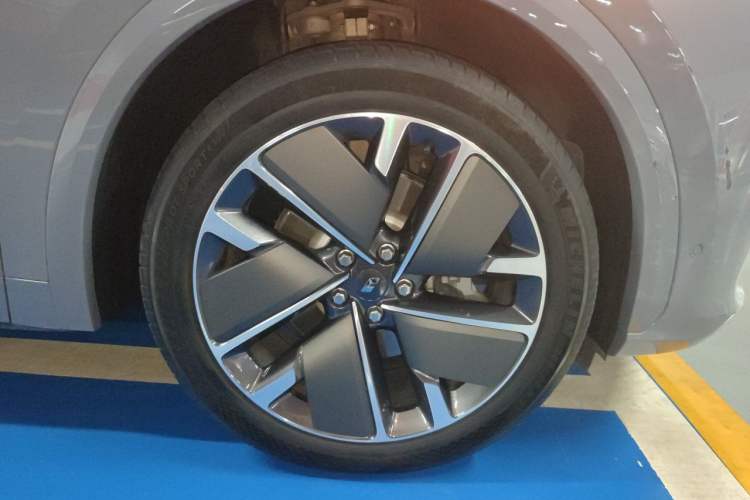 Used Li Auto L8 2025 Ultra Smart Refreshed Edition Right Front Wheel Hub