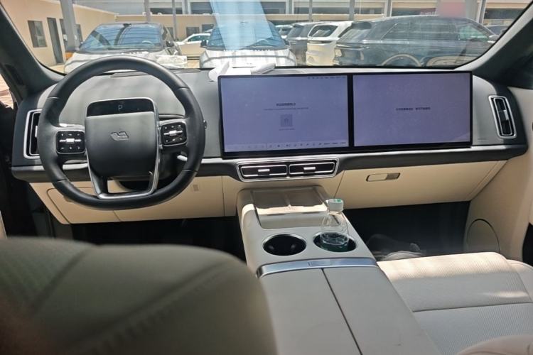 Used Li Auto L8 2025 Ultra Smart Refreshed Edition Center Console