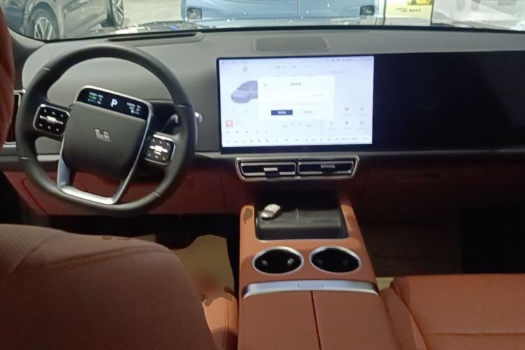 Used Li Auto L8 2025 Max Smart Refresh Edition Center Console