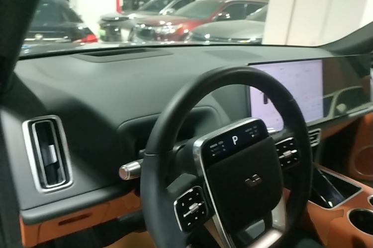Used Li Auto L8 2025 Max Smart Refresh Edition Center Console