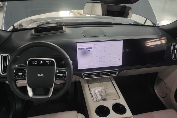 Used Li Auto L8 2025 Ultra Smart Refreshed Edition Center Console