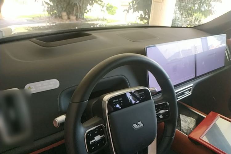 Used Li Auto L8 2025 Max Smart Refresh Edition Center Console