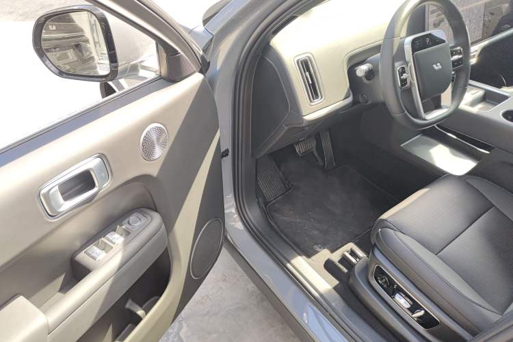 Used Li Auto L8 2025 Ultra Smart Refreshed Edition Driver Seat