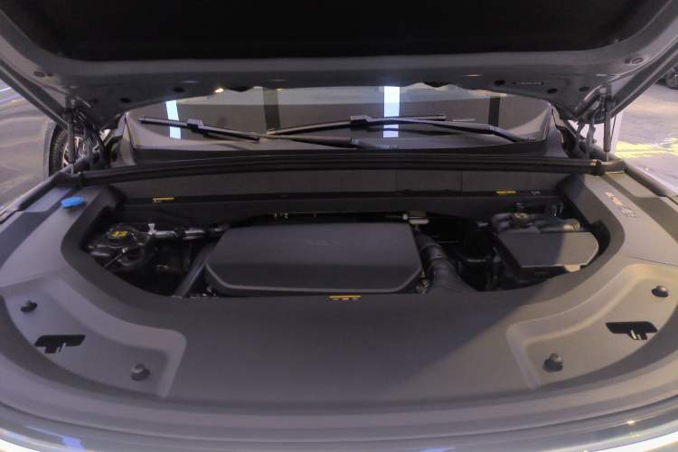 Used Li Auto L8 2025 Ultra Smart Refreshed Edition Engine Bay