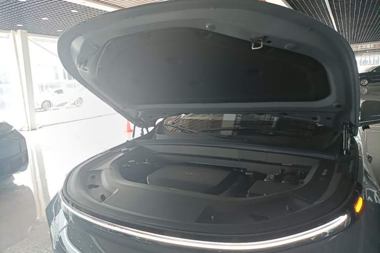 Used Li Auto L8 2025 Ultra Smart Refreshed Edition Engine Bay