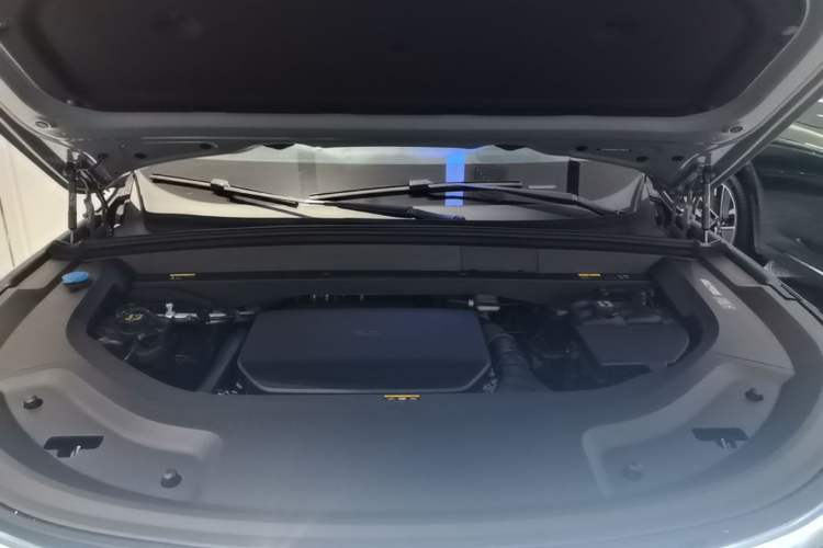 Used Li Auto L8 2025 Max Smart Refresh Edition Engine Bay