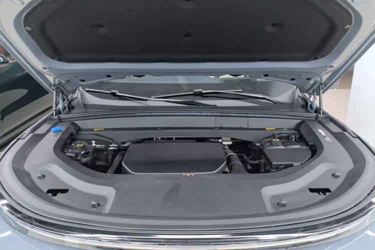 Used Li Auto L8 2025 Ultra Smart Refreshed Edition Engine Bay