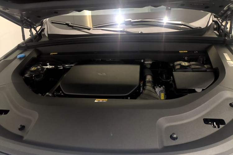 Used Li Auto L8 2025 Max Smart Refresh Edition Engine Bay