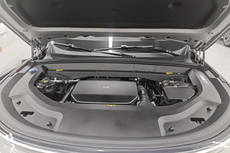 Used Li Auto L8 2025 Pro Smart Refresh Edition Engine Bay