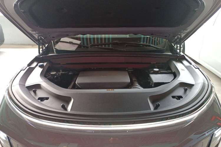 Used Li Auto L8 2025 Ultra Smart Refreshed Edition Engine Bay