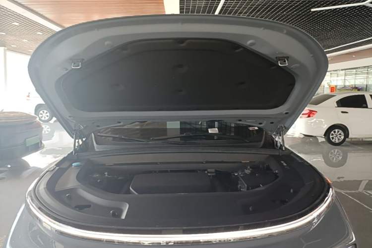 Used Li Auto L8 2025 Ultra Smart Refreshed Edition Engine Bay
