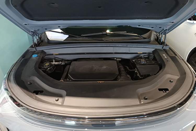 Used Li Auto L8 2025 Ultra Smart Refreshed Edition Engine Bay