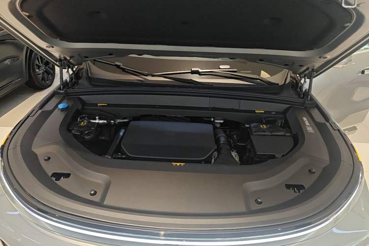 Used Li Auto L8 2025 Max Smart Refresh Edition Engine Bay