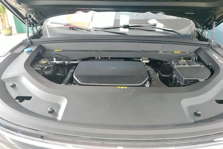 Used Li Auto L8 2025 Ultra Smart Refreshed Edition Engine Bay