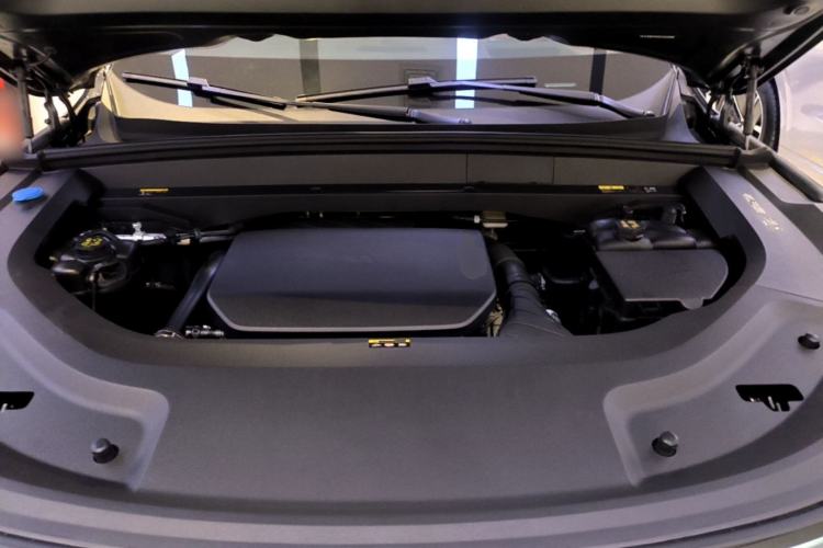 Used Li Auto L8 2025 Ultra Smart Refreshed Edition Engine Bay