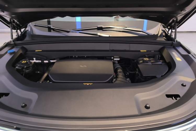 Used Li Auto L8 2025 Max Smart Refresh Edition Engine Bay