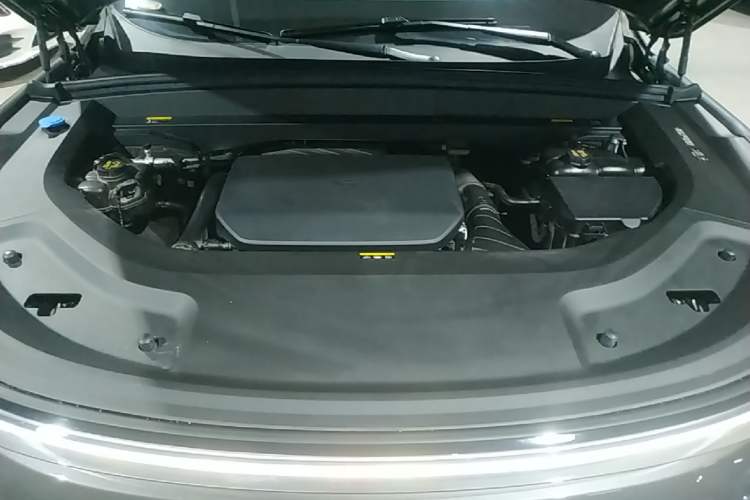 Used Li Auto L8 2025 Max Smart Refresh Edition Engine Bay