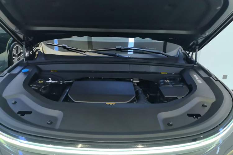 Used Li Auto L8 2025 Ultra Smart Refreshed Edition Engine Bay