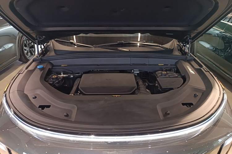 Used Li Auto L8 2025 Max Smart Refresh Edition Engine Bay