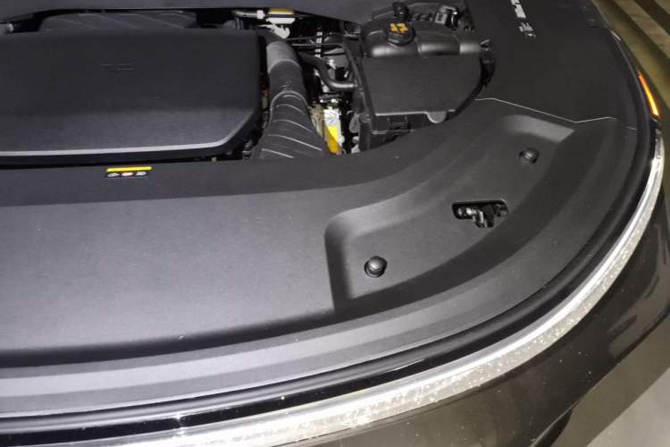 Used Li Auto L8 2025 Ultra Smart Refreshed Edition Engine Bay Left