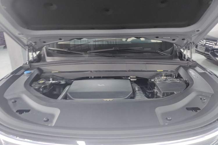 Used Li Auto L8 2025 Ultra Smart Refreshed Edition Engine Bay