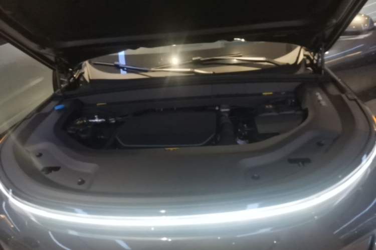 Used Li Auto L8 2025 Max Smart Refresh Edition Engine Bay