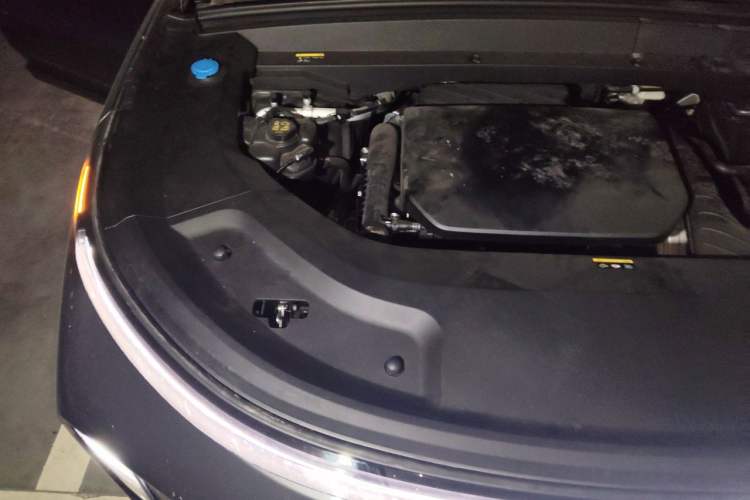 Used Li Auto L8 2025 Max Smart Refresh Edition Engine Bay Right