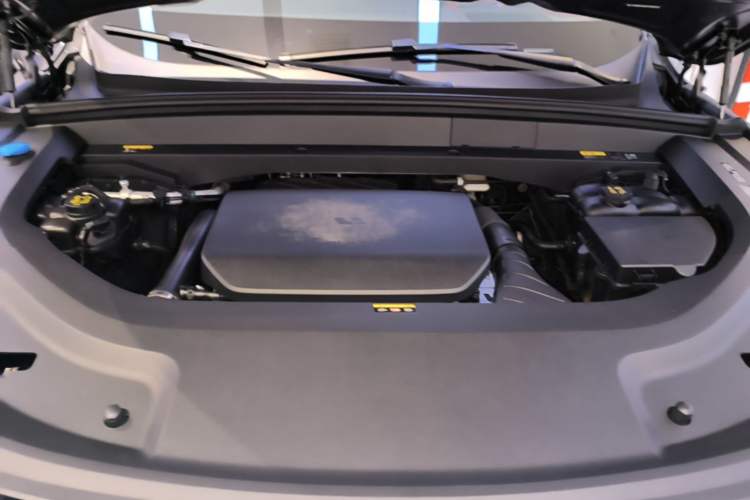 Used Li Auto L8 2025 Max Smart Refresh Edition Engine Bay