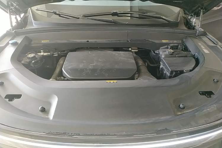Used Li Auto L8 2025 Max Smart Refresh Edition Engine Bay