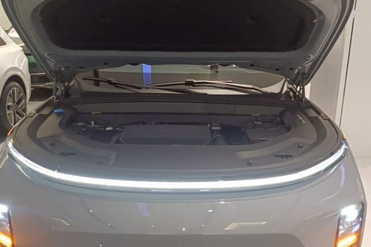 Used Li Auto L8 2025 Max Smart Refresh Edition Engine Bay