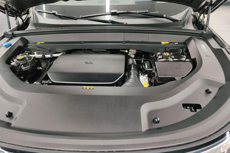 Used Li Auto L8 2025 Ultra Smart Refreshed Edition Engine Bay