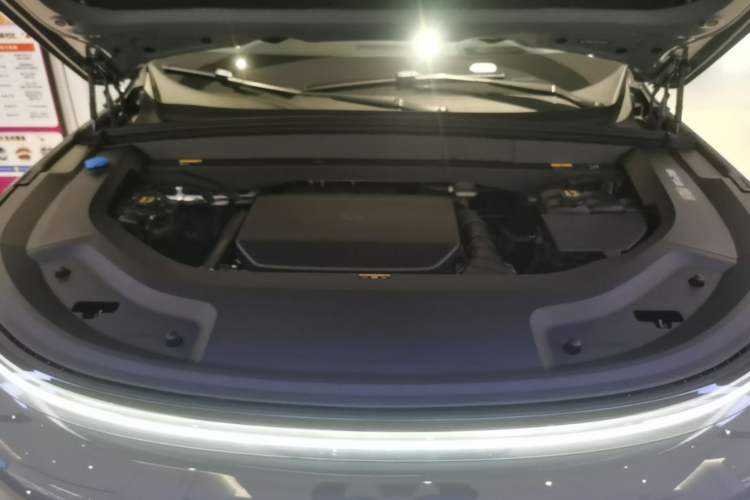 Used Li Auto L8 2025 Ultra Smart Refreshed Edition Engine Bay