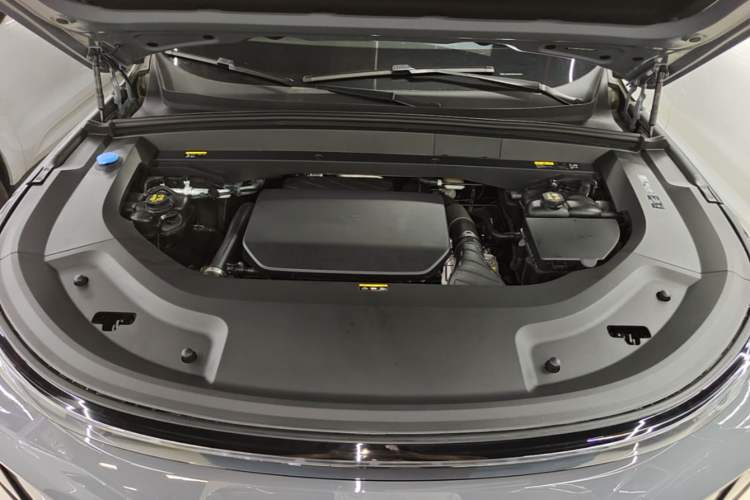 Used Li Auto L8 2025 Max Smart Refresh Edition Engine Bay