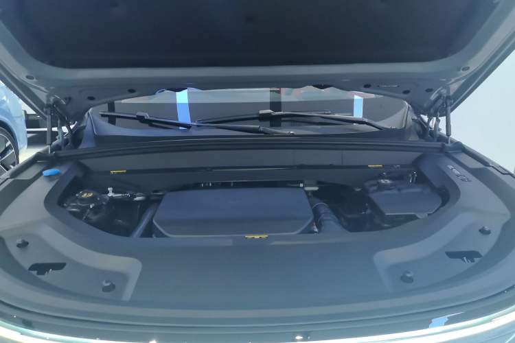 Used Li Auto L8 2025 Ultra Smart Refreshed Edition Engine Bay