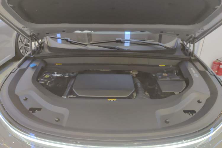 Used Li Auto L8 2025 Ultra Smart Refreshed Edition Engine Bay