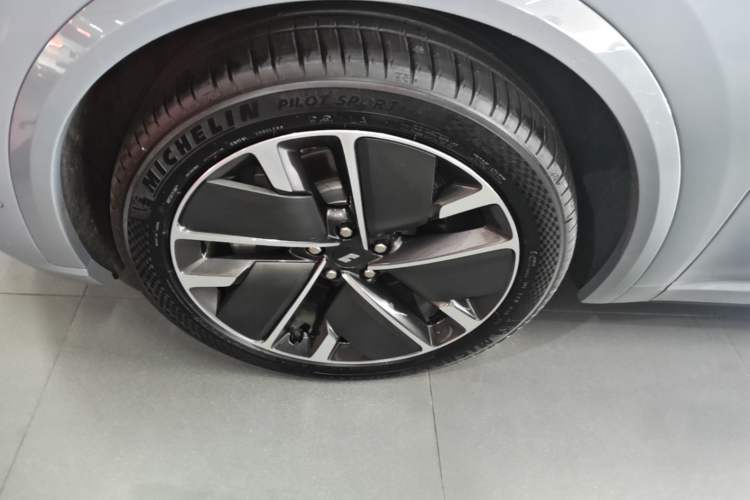 Used Li Auto L8 2025 Max Smart Refresh Edition Exterior 4