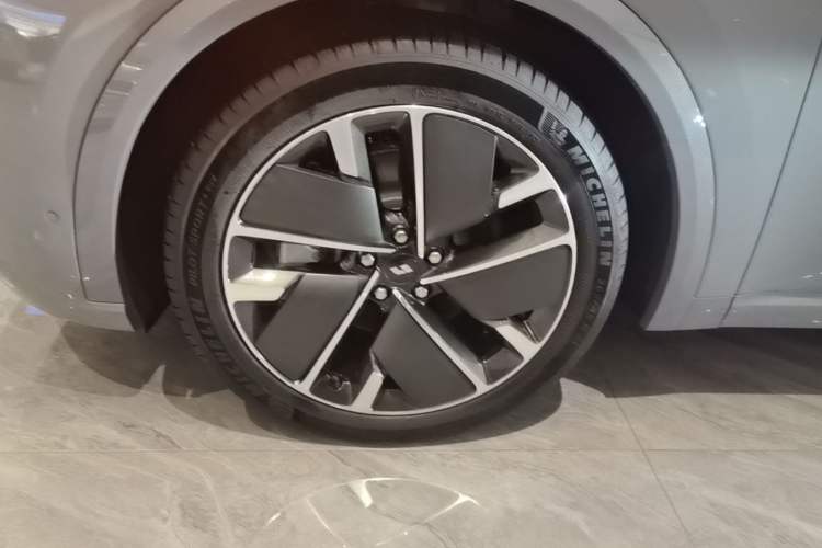 Used Li Auto L8 2025 Max Smart Refresh Edition Exterior 4