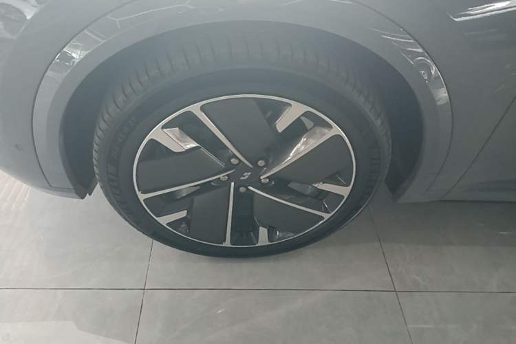 Used Li Auto L8 2025 Ultra Smart Refreshed Edition Exterior 4