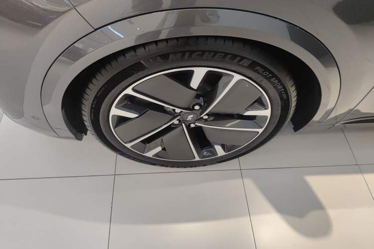 Used Li Auto L8 2025 Ultra Smart Refreshed Edition Exterior 4