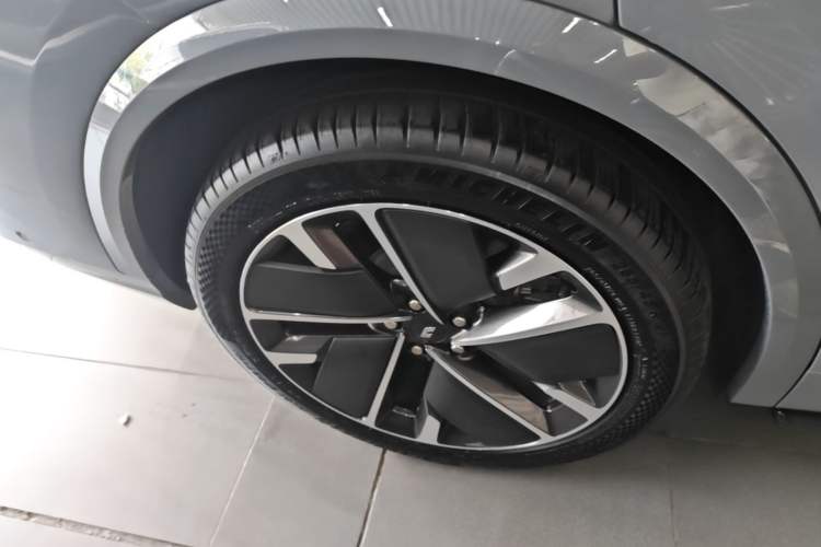 Used Li Auto L8 2025 Max Smart Refresh Edition Exterior 5