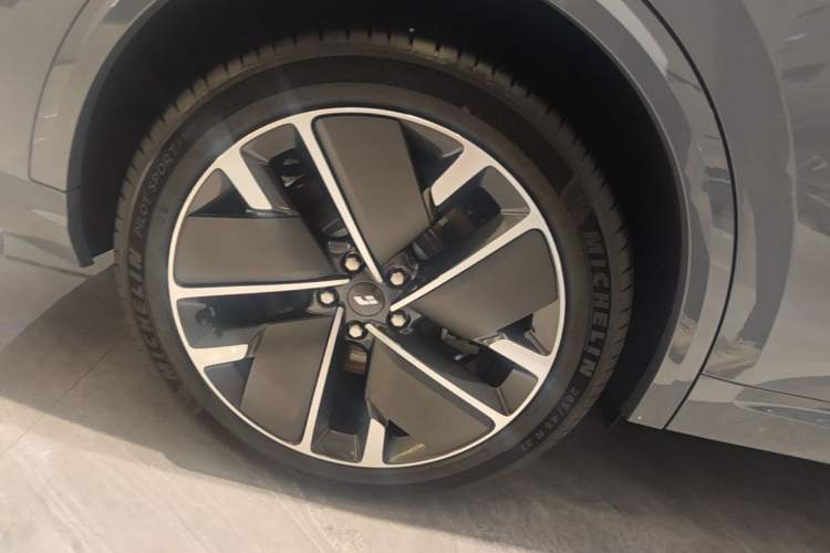 Used Li Auto L8 2025 Max Smart Refresh Edition Exterior 5