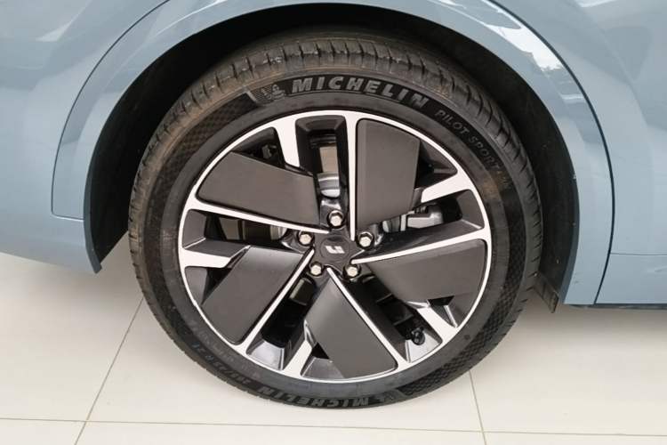 Used Li Auto L8 2025 Ultra Smart Refreshed Edition Exterior 5