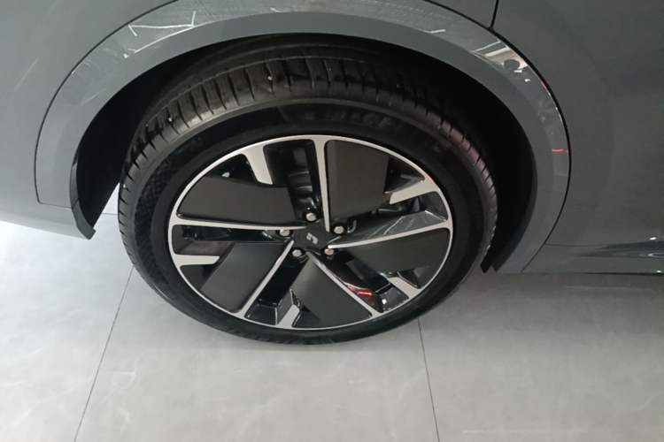 Used Li Auto L8 2025 Ultra Smart Refreshed Edition Exterior 5